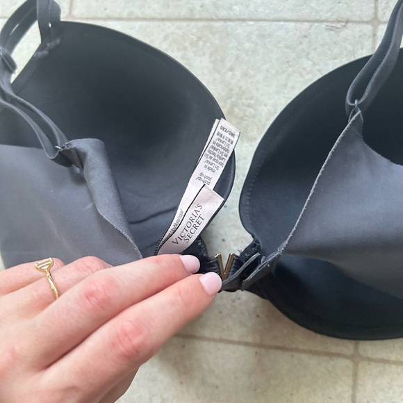 Black VS full coverage push up bra - Picture 2 of 3